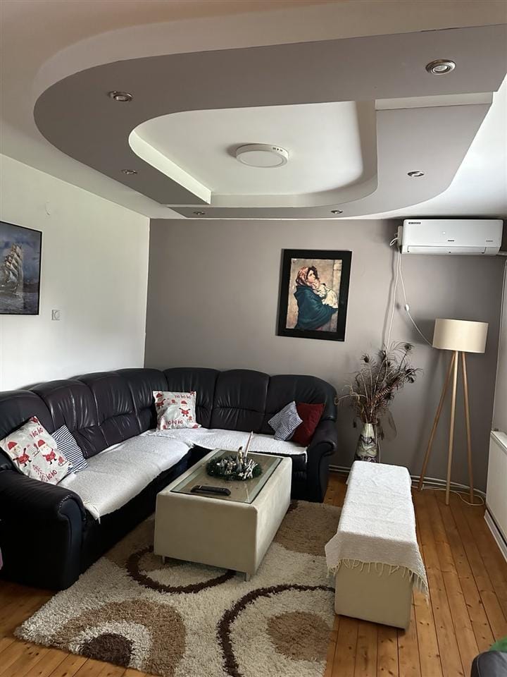 2-собен стан 40м2 приземје со двор, Гази Баба